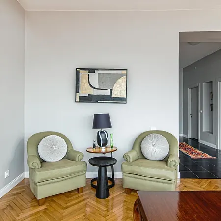 Central Modern Flat With Bosphorus View In Beyoglu דירה
