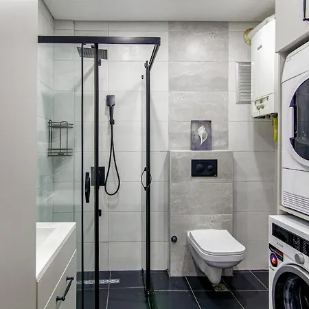 Central Modern Flat With Bosphorus View In Beyoglu